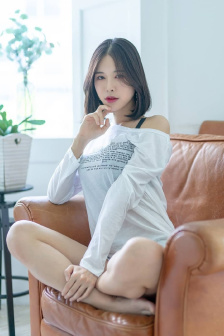 酥胸美女